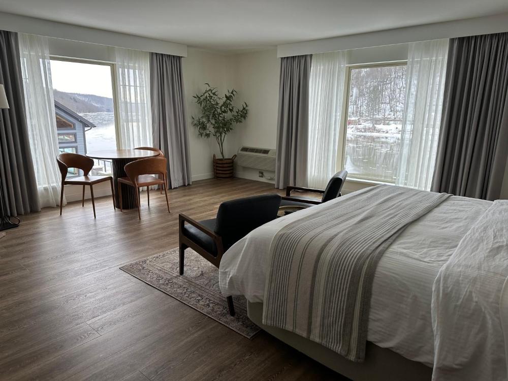 Suite with River View interior