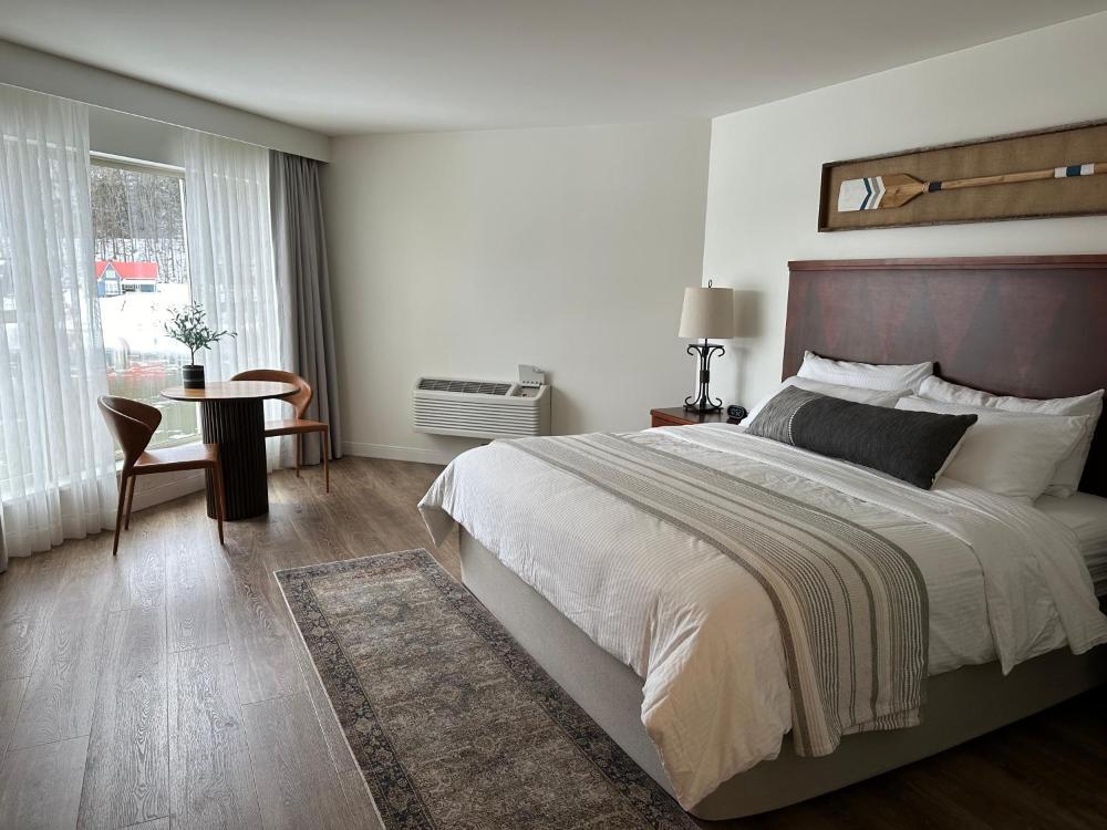 Deluxe King Room interior